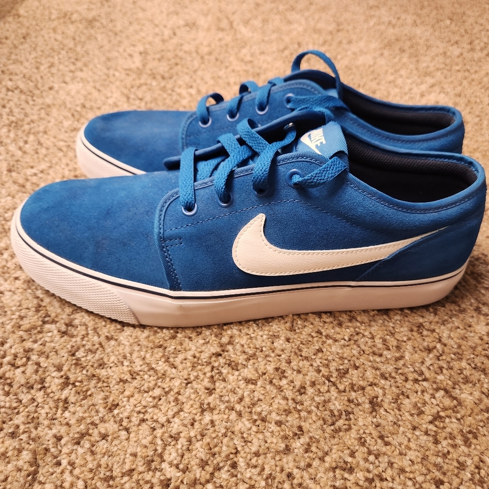 Nike Mens Blue Toki Low Shoes